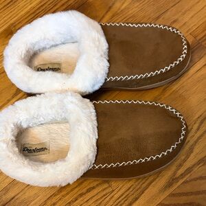 dearfoams Womens Chestnut Slippers with White Faux-Fur Cuff